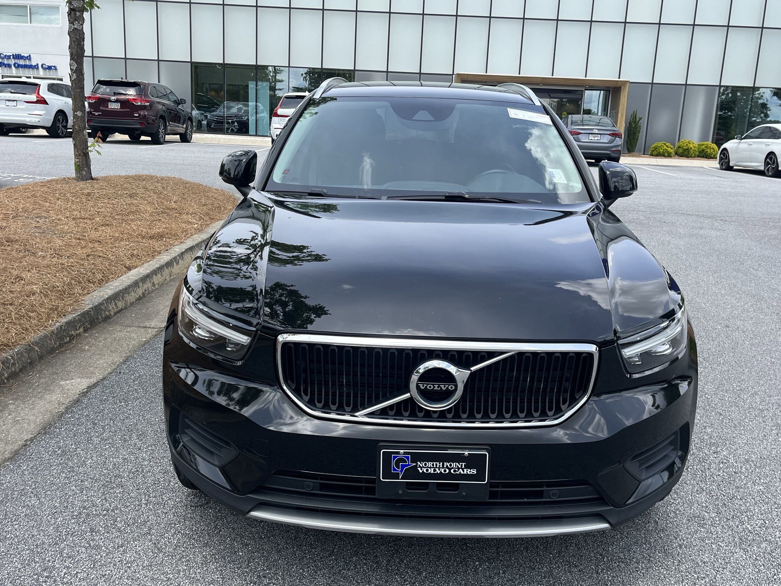 2020 Volvo XC40 Momentum photo 2