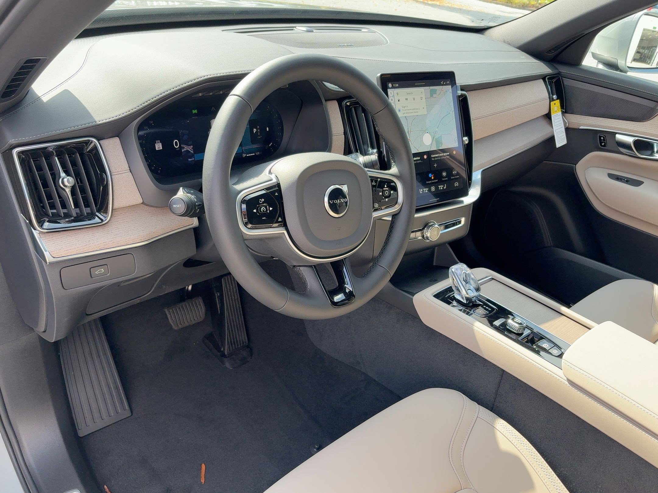 2026 Volvo XC90 Plus photo 3