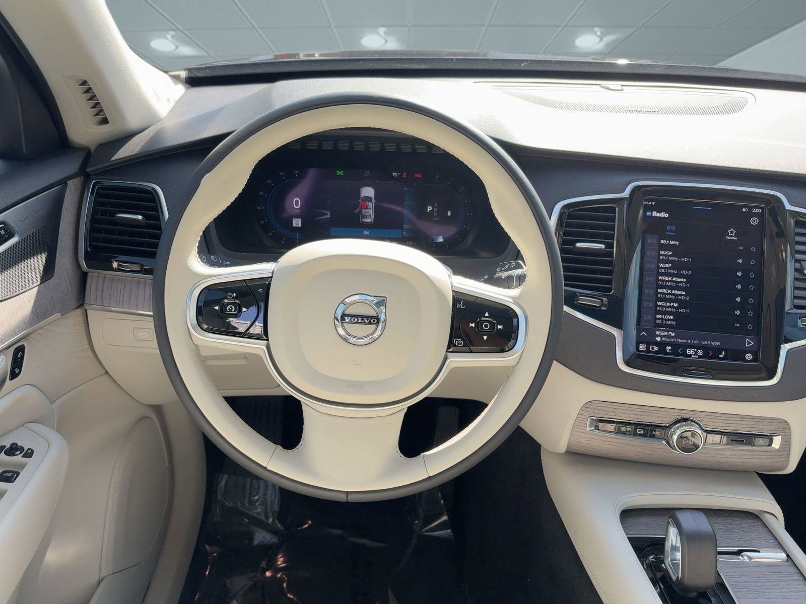 2023 Volvo XC90 AWD Plus photo 3