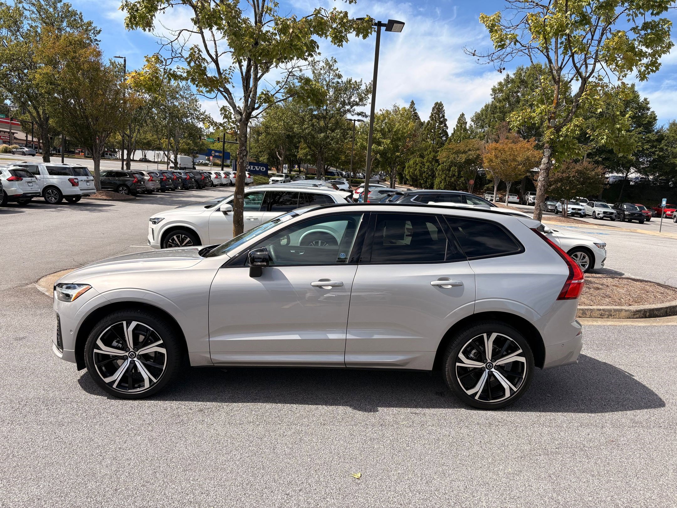 2023 Volvo XC60 B5 Ultimate photo 2