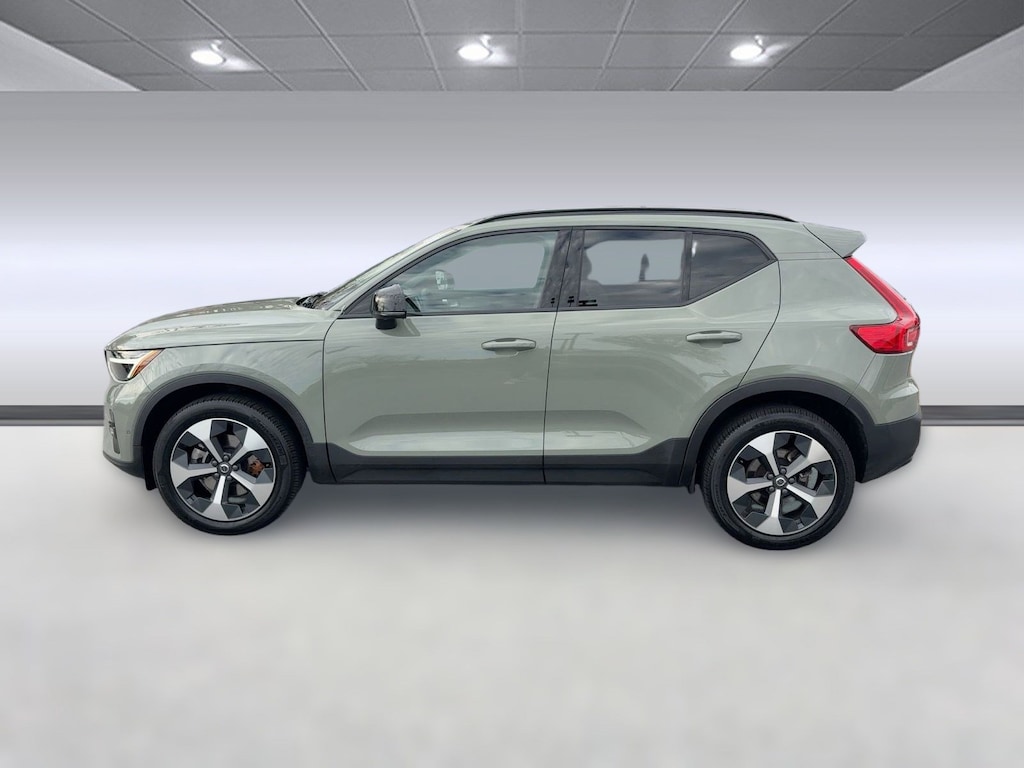 Certified 2024 Volvo XC40 B5 Plus B5 AWD Plus Dark Theme