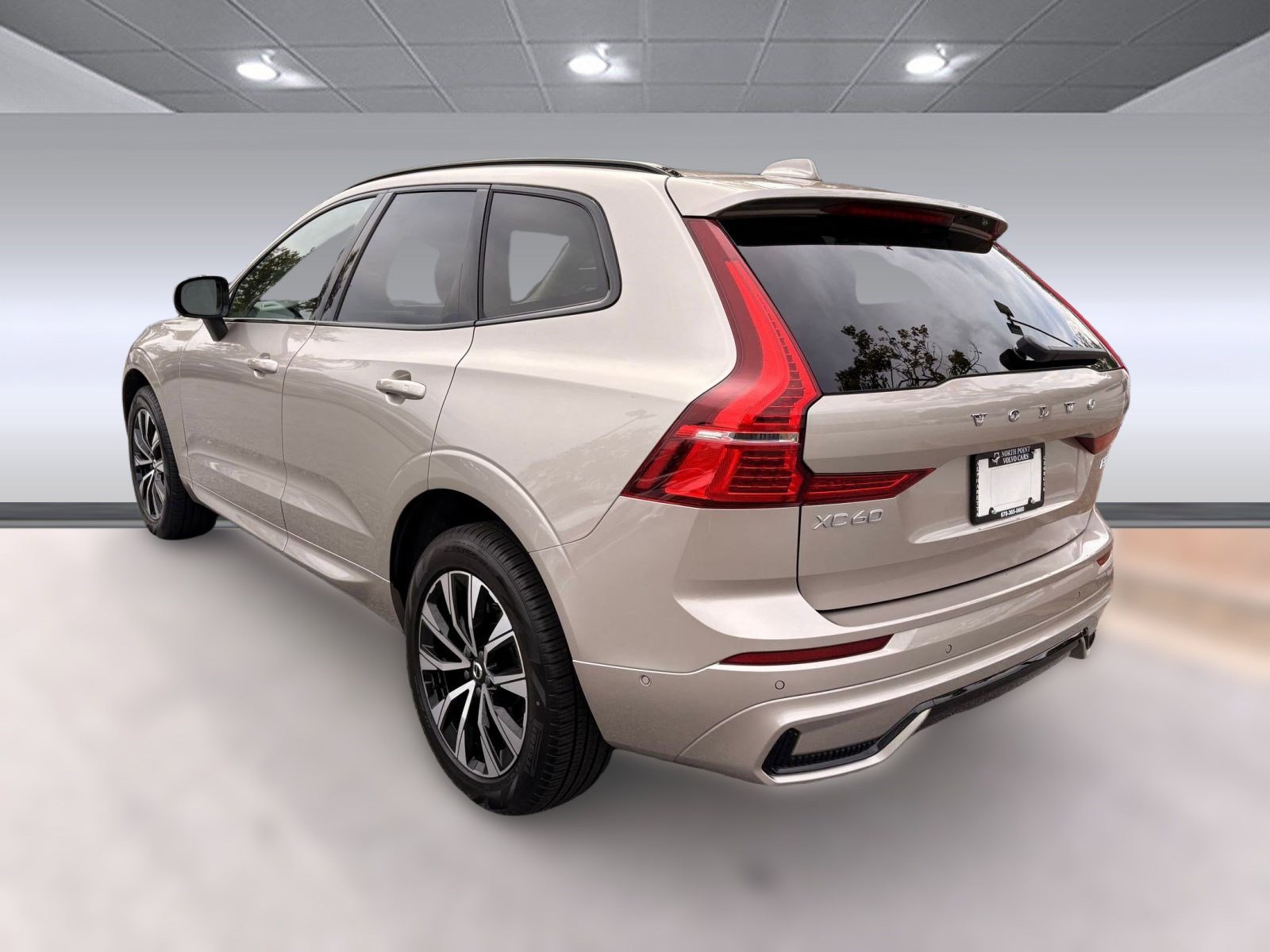 2025 Volvo XC60 B5 Plus photo 3