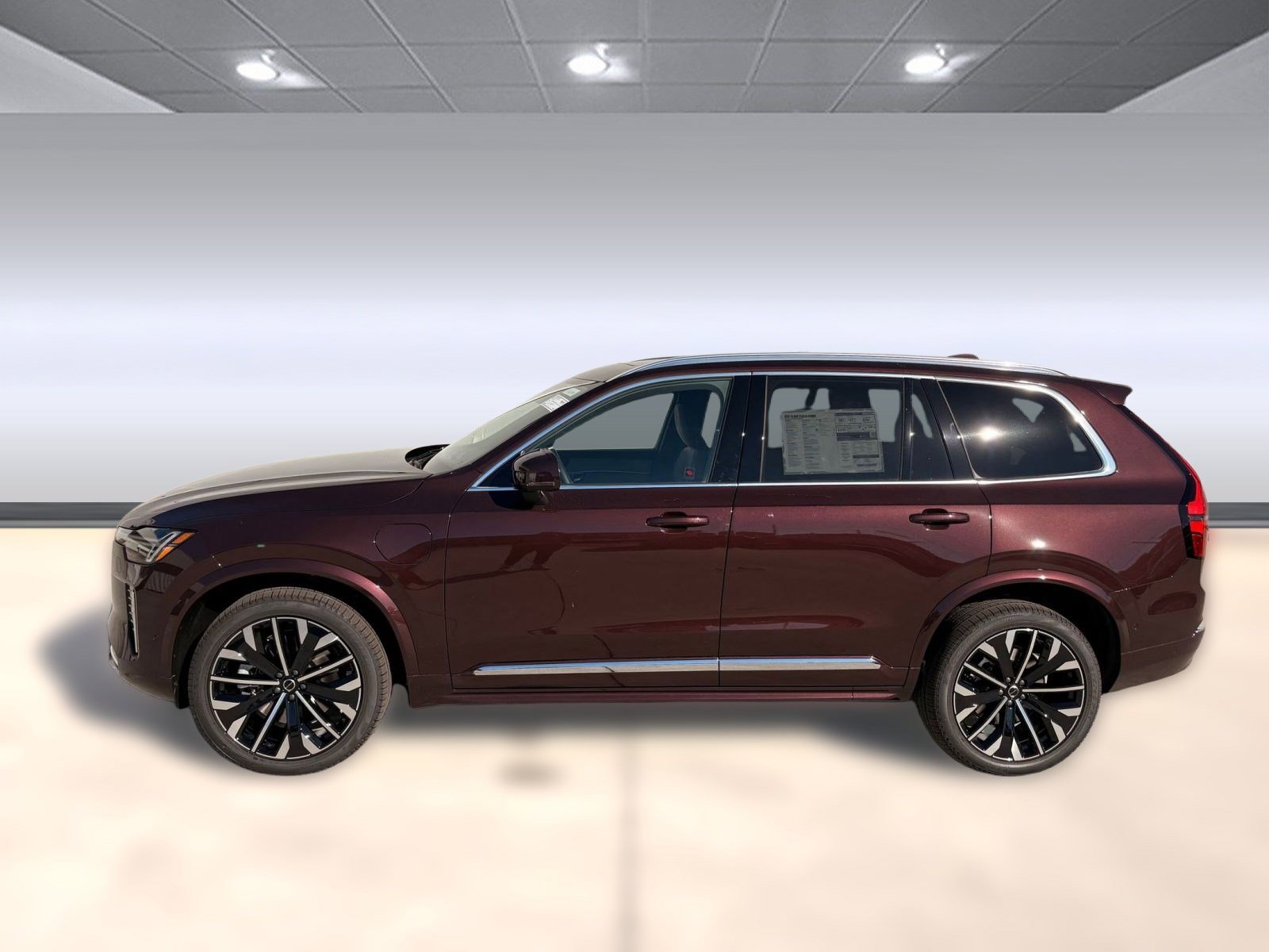 2026 Volvo XC90 T8 Plus photo 2