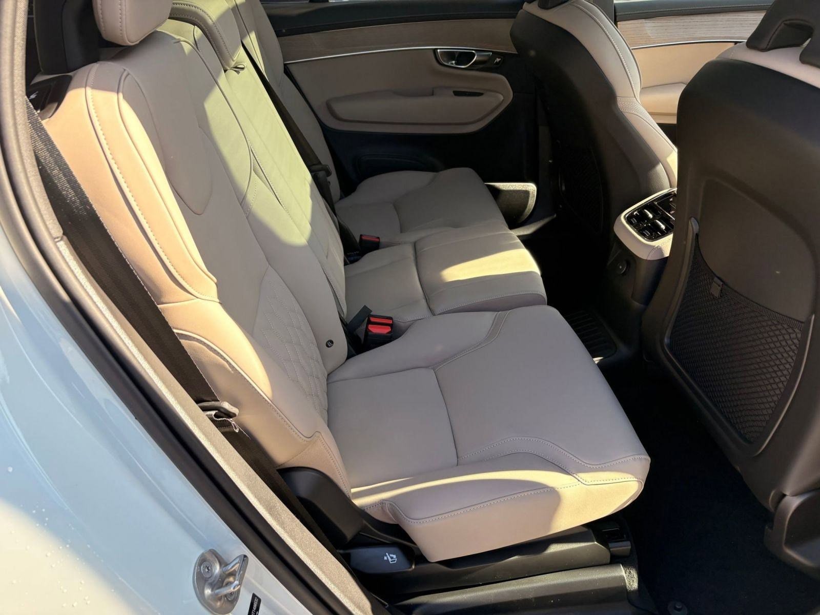 2026 Volvo XC90 Plus - Photo 25