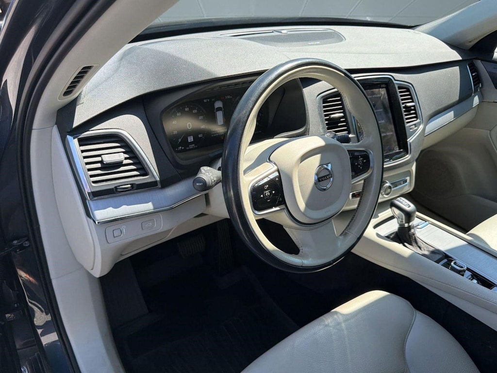 Used 2021 Volvo XC90 T5 Momentum 7 Passenger SUV