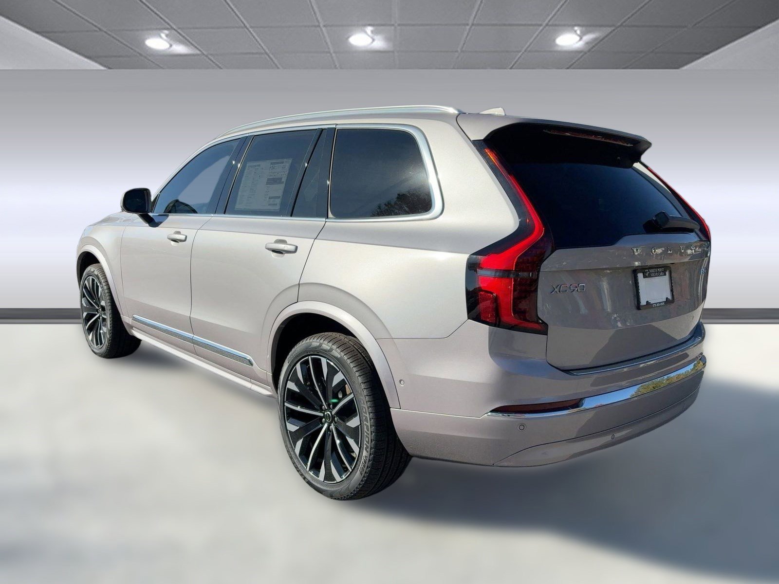 2026 Volvo XC90 Plus B5 AWD photo 3