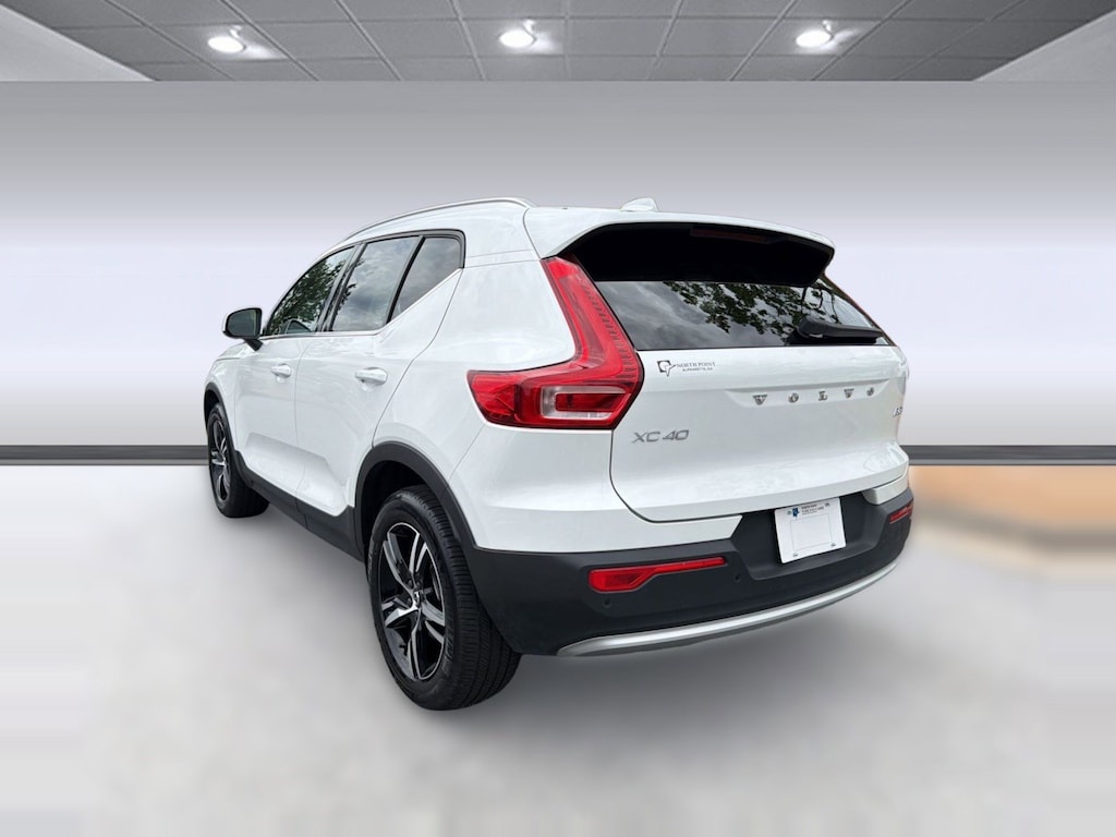 Certified 2025 Volvo XC40 B5 Core SUV