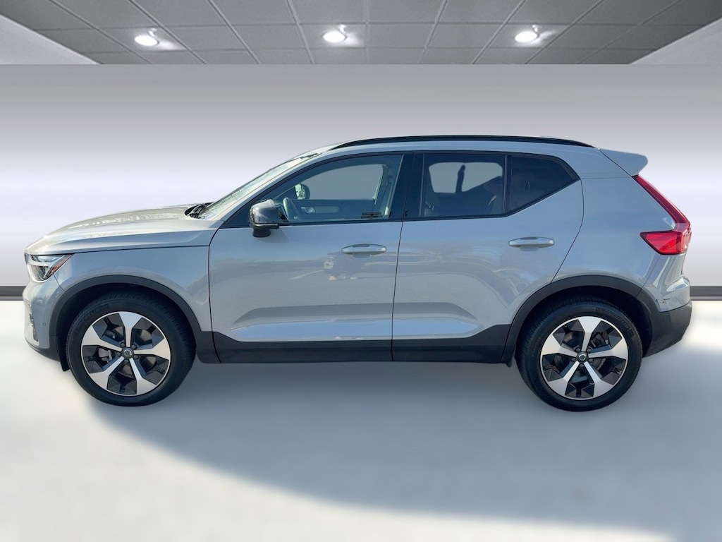 Certified 2024 Volvo XC40 B5 Plus B5 AWD Plus Dark Theme