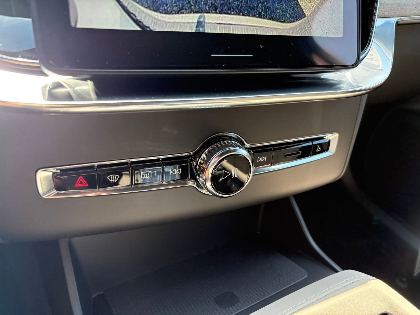 2026 Volvo XC90 Plus - Photo 18