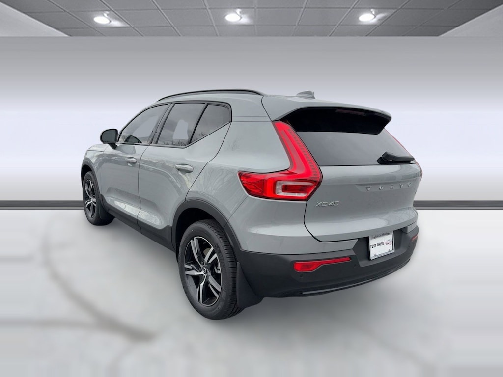 New 2026 Volvo XC40 B4 Core SUV