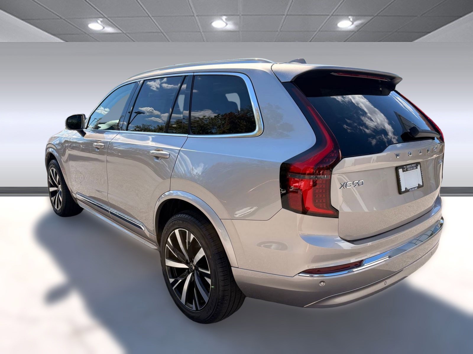 2026 Volvo XC90 Core B5 AWD photo 2