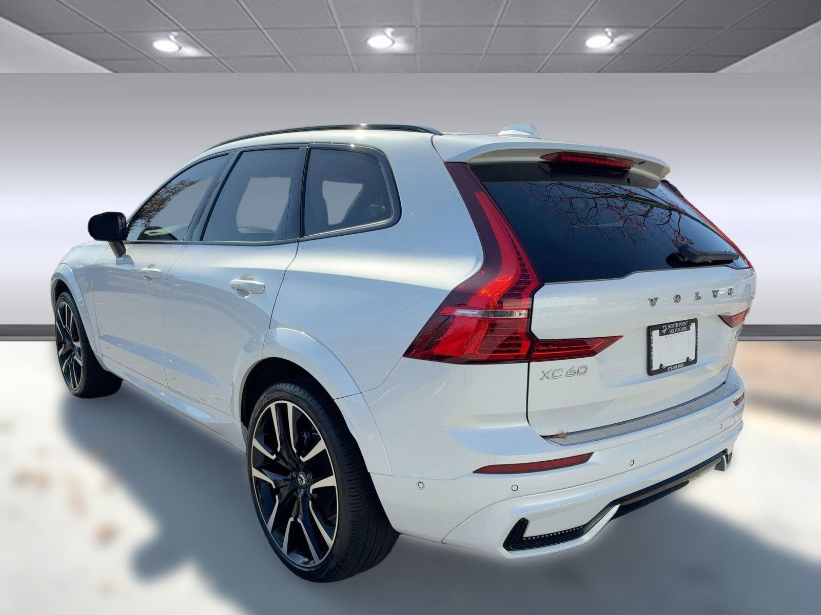 2024 Volvo XC60 B5 Ultimate photo 3