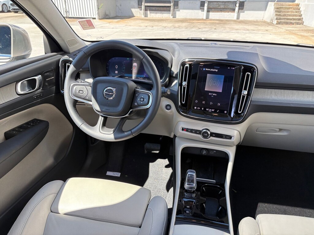 Certified 2024 Volvo XC40 Plus Bright Theme B5 AWD Plus Bright Theme