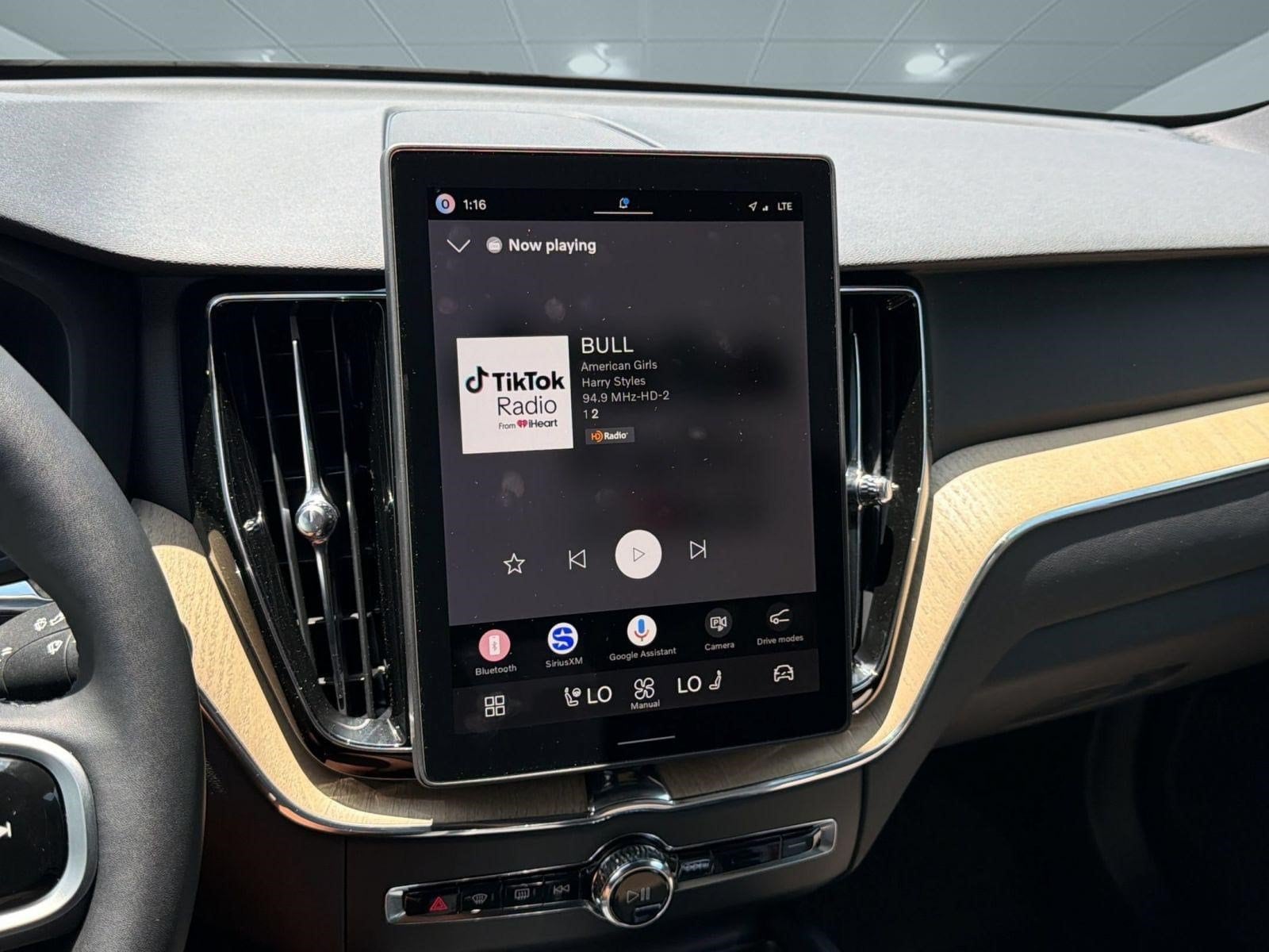 2026 Volvo XC60 Plus - Photo 21
