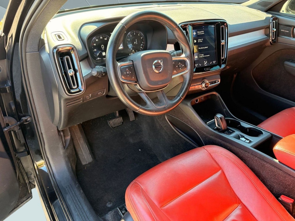 Used 2019 Volvo XC40 T5 Momentum T5 AWD Momentum