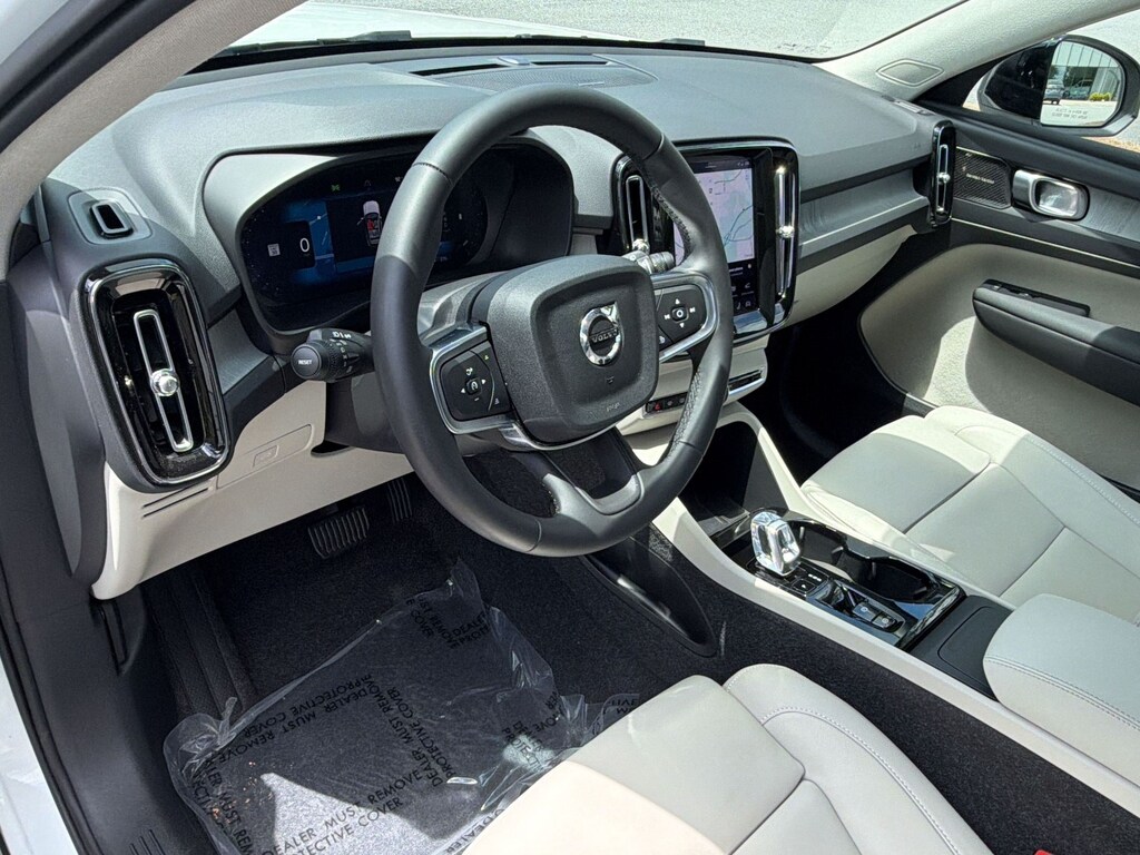 Certified 2025 Volvo XC40 B5 Plus SUV