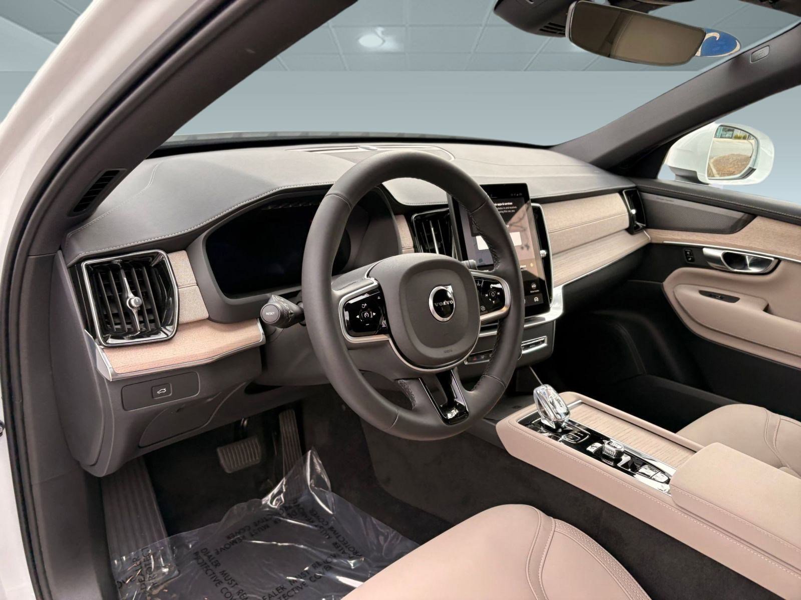 2025 Volvo XC90 Plus photo 3