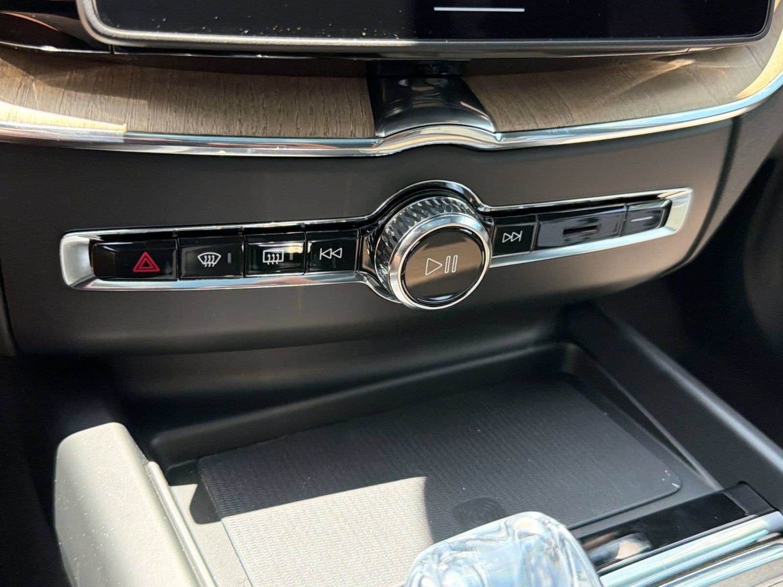 2026 Volvo XC60 Plus - Photo 18