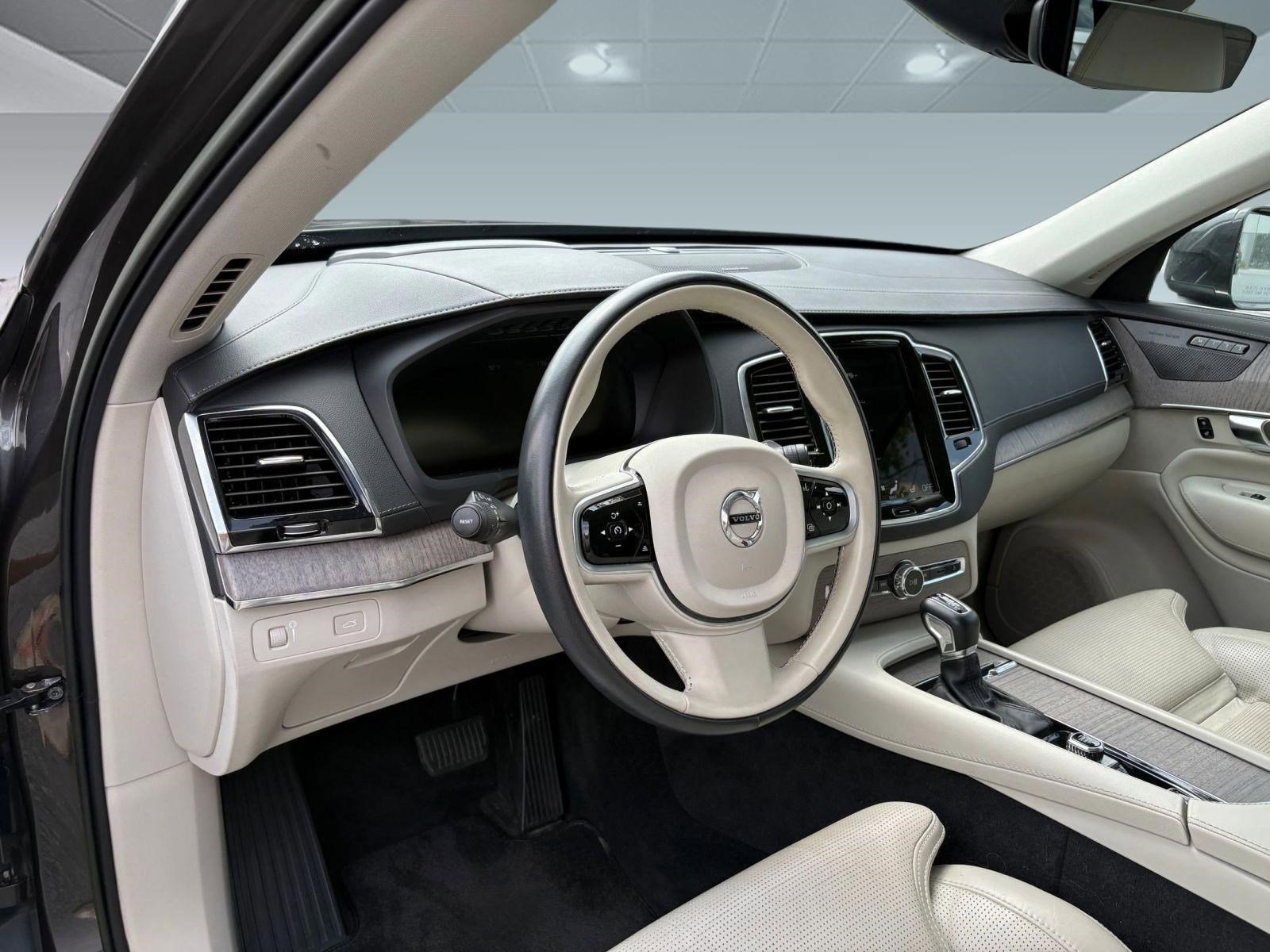2022 Volvo XC90 B5 T6 AWD Inscription photo 2