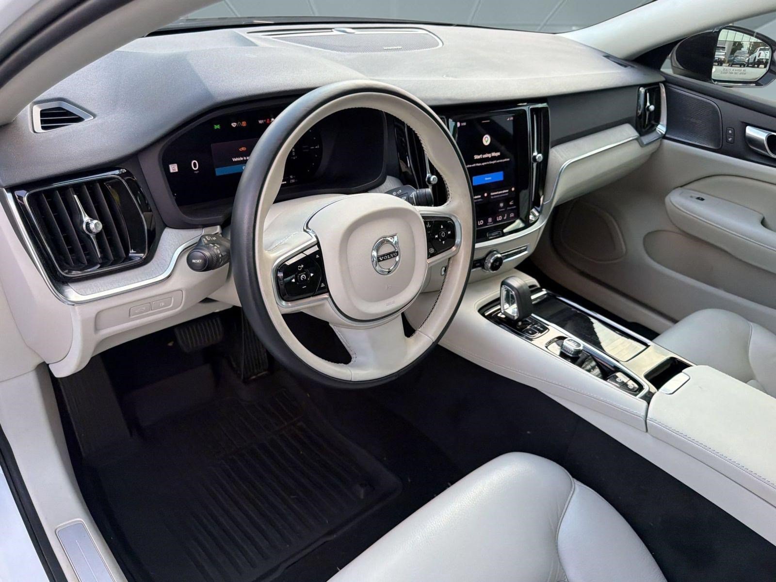 S60 Recharge Plug-In Hybrid T8 Plus Sedan