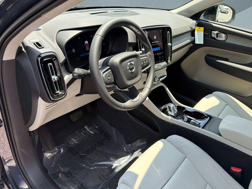 New 2026 Volvo XC40 B5 Ultra SUV