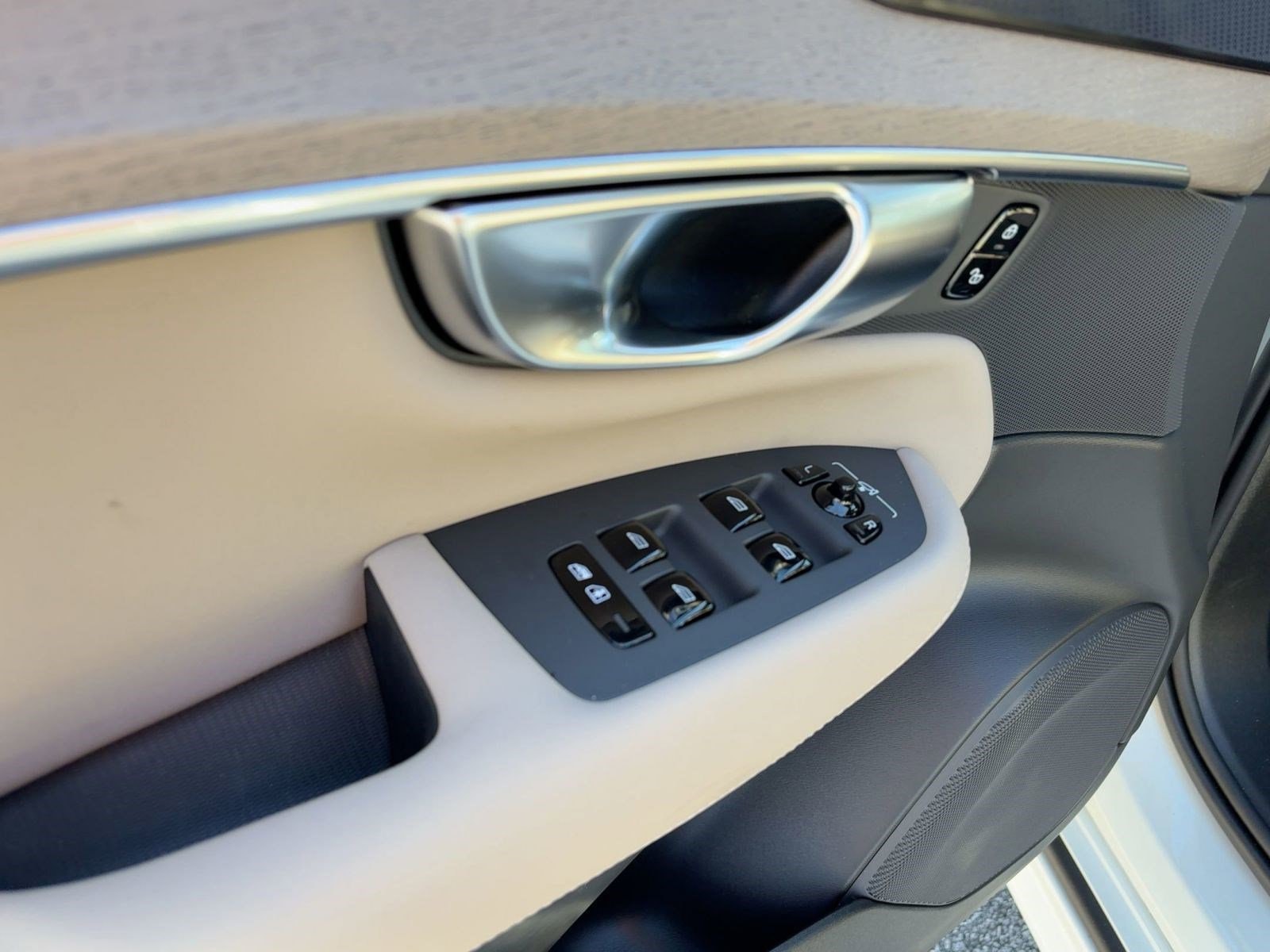 2026 Volvo XC90 Plus - Photo 12