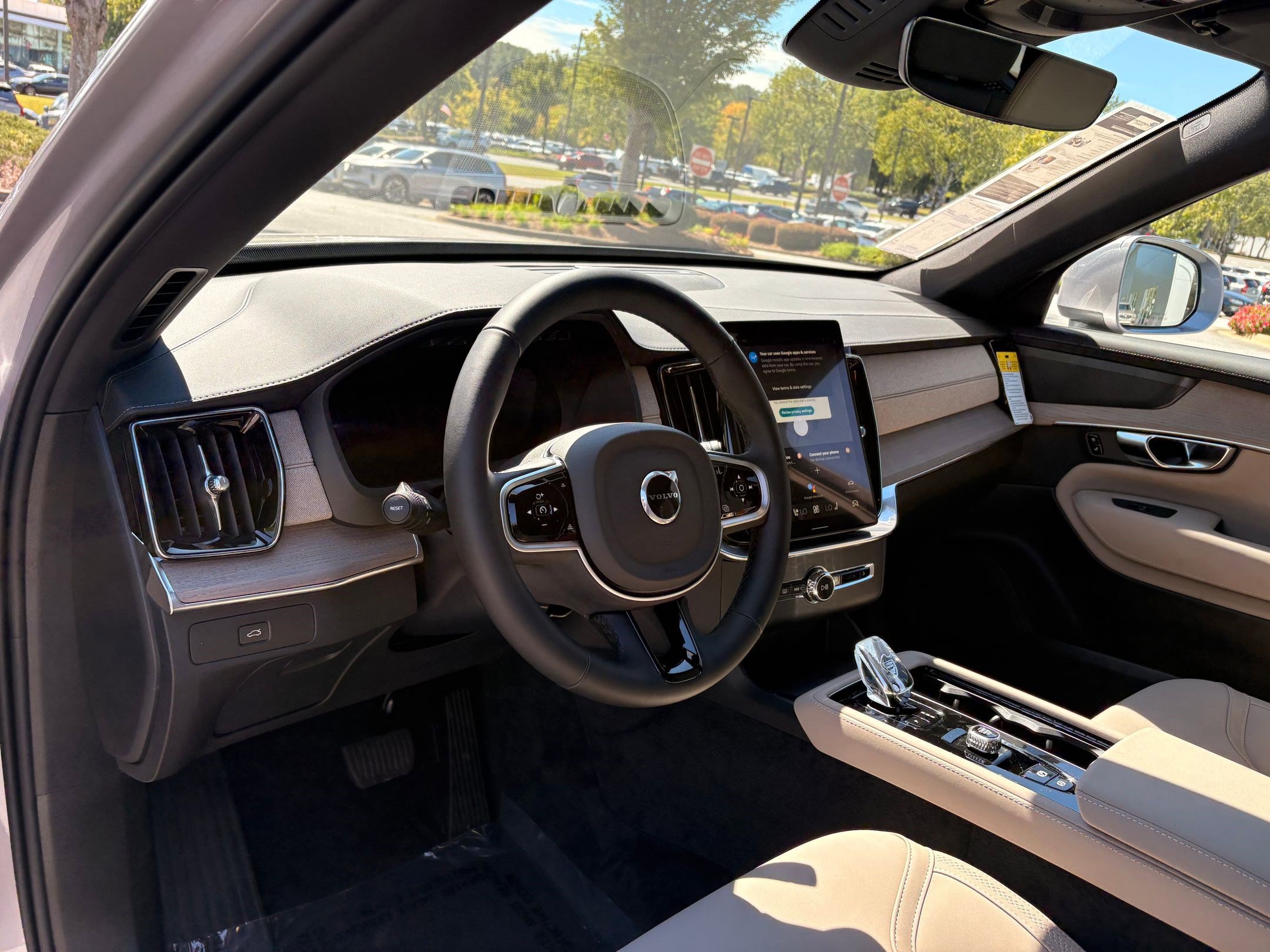 2026 Volvo XC90 Plus AWD photo 3