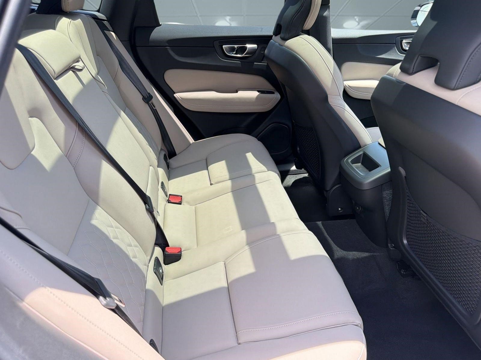 2026 Volvo XC60 Plus - Photo 29
