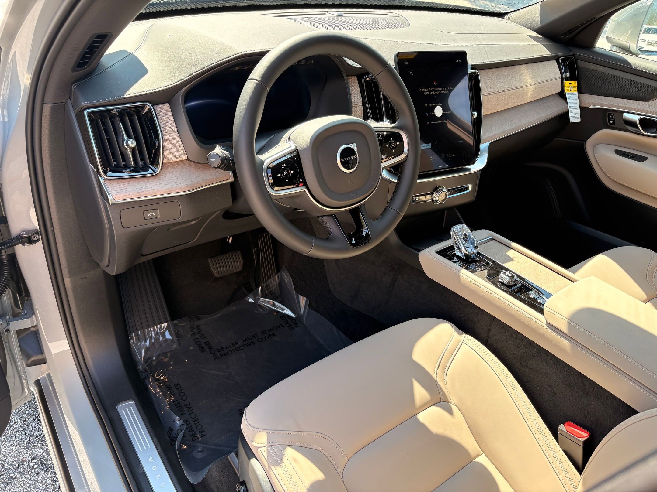 2026 Volvo XC90 Plus AWD photo 3