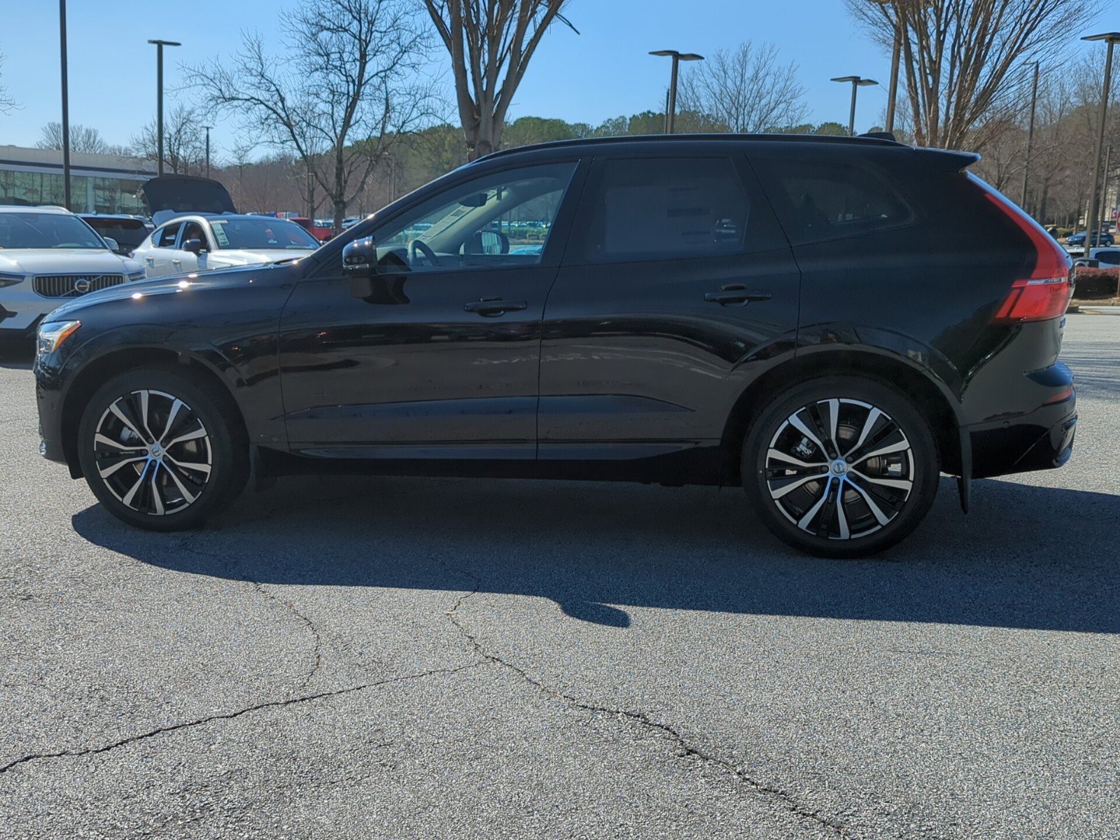 2025 Volvo XC60 B5 Plus photo 4