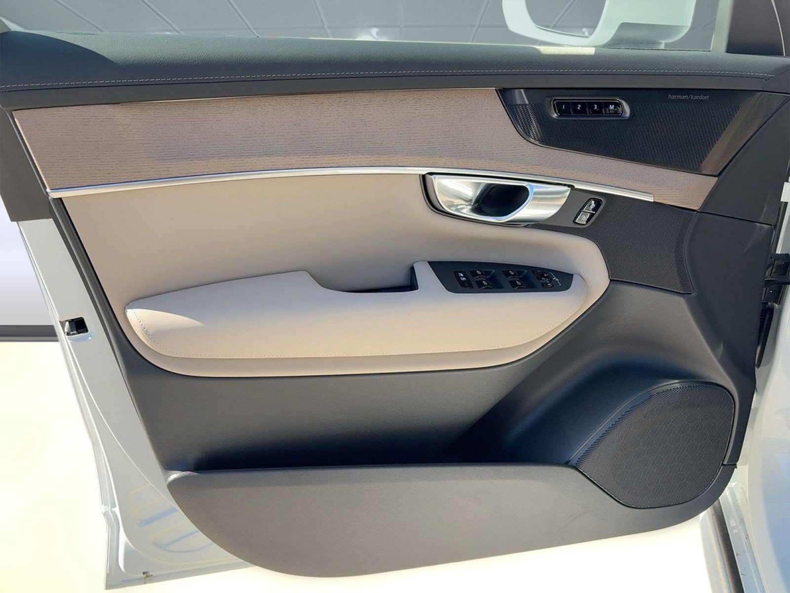 2026 Volvo XC90 Plus - Photo 23