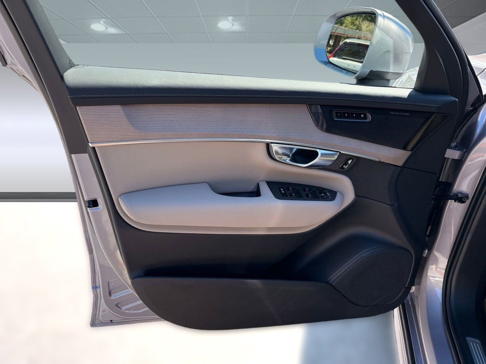 2026 Volvo XC90 Plus - Photo 12