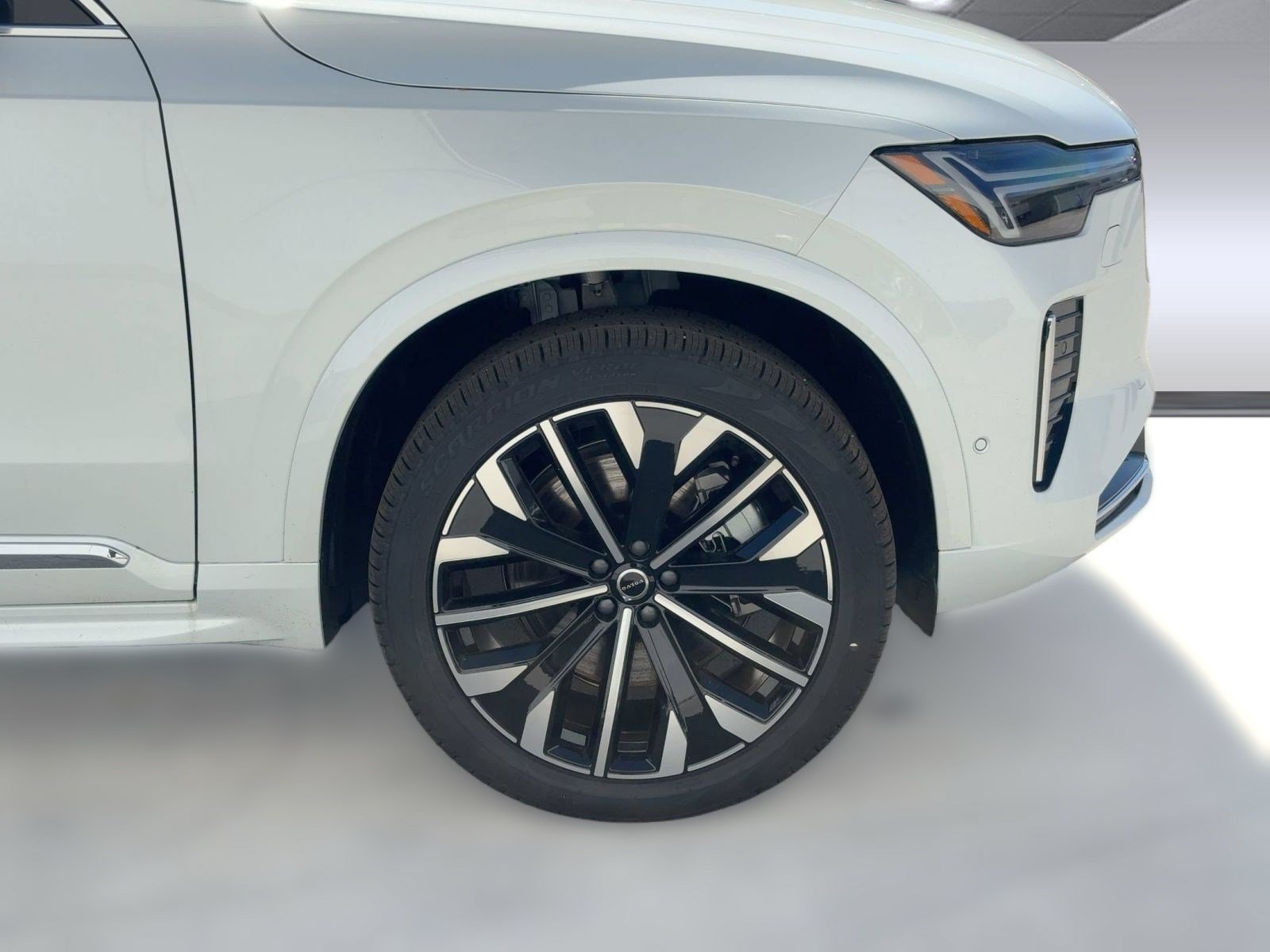 2026 Volvo XC90 Plus - Photo 12