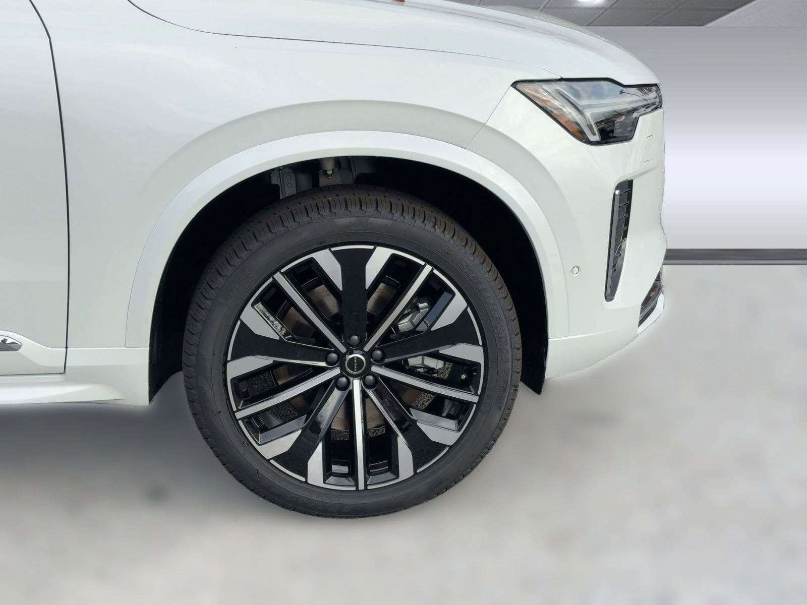 2026 Volvo XC90 Plus - Photo 12