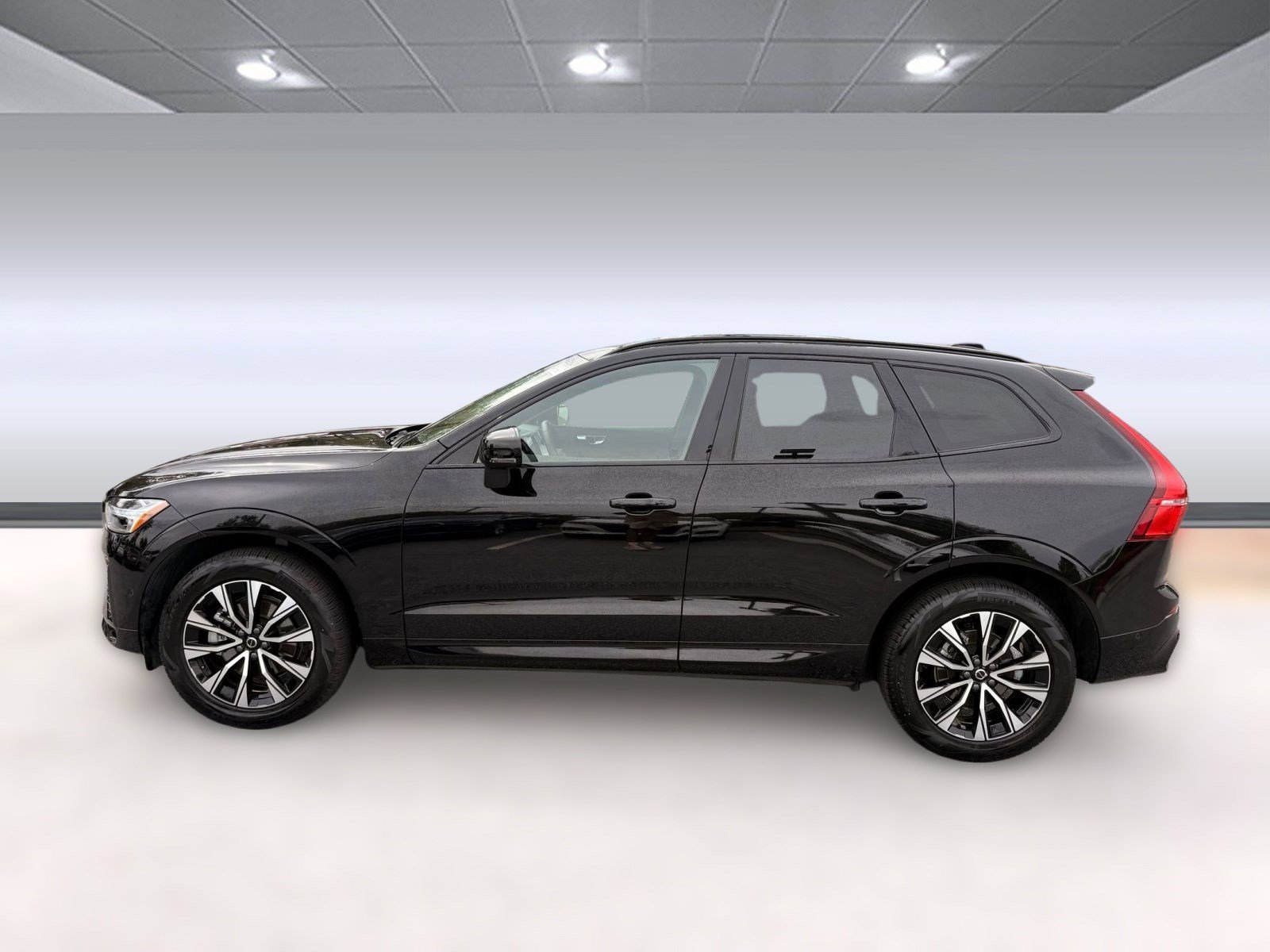 2025 Volvo XC60 B5 Plus photo 2