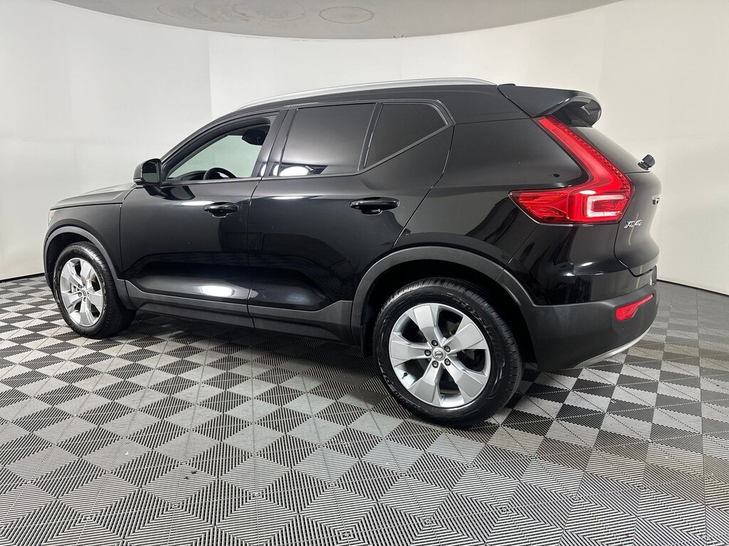 Used 2022 Volvo XC40 Momentum T5 AWD Momentum