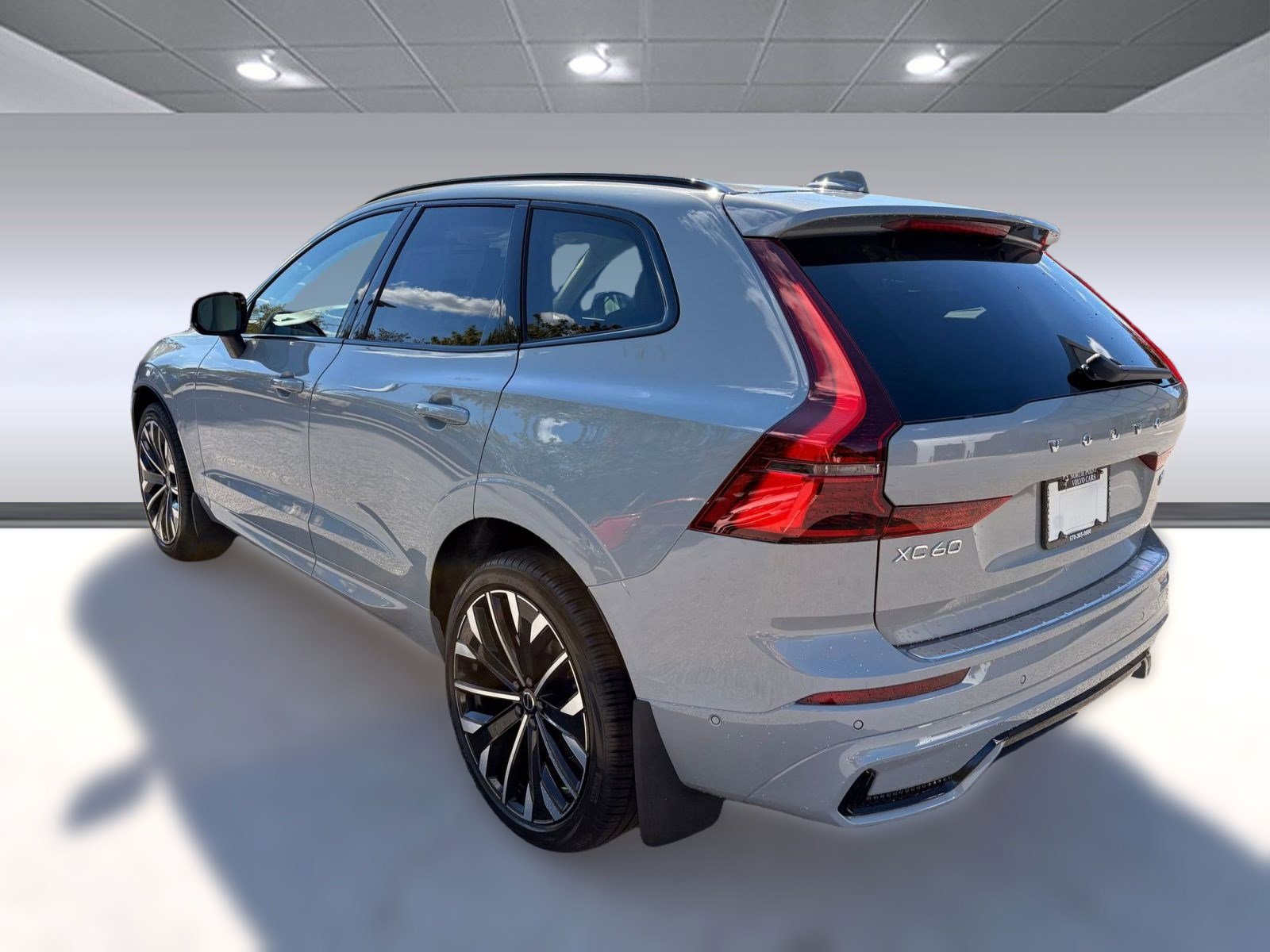 2026 Volvo XC60 B5 photo 3