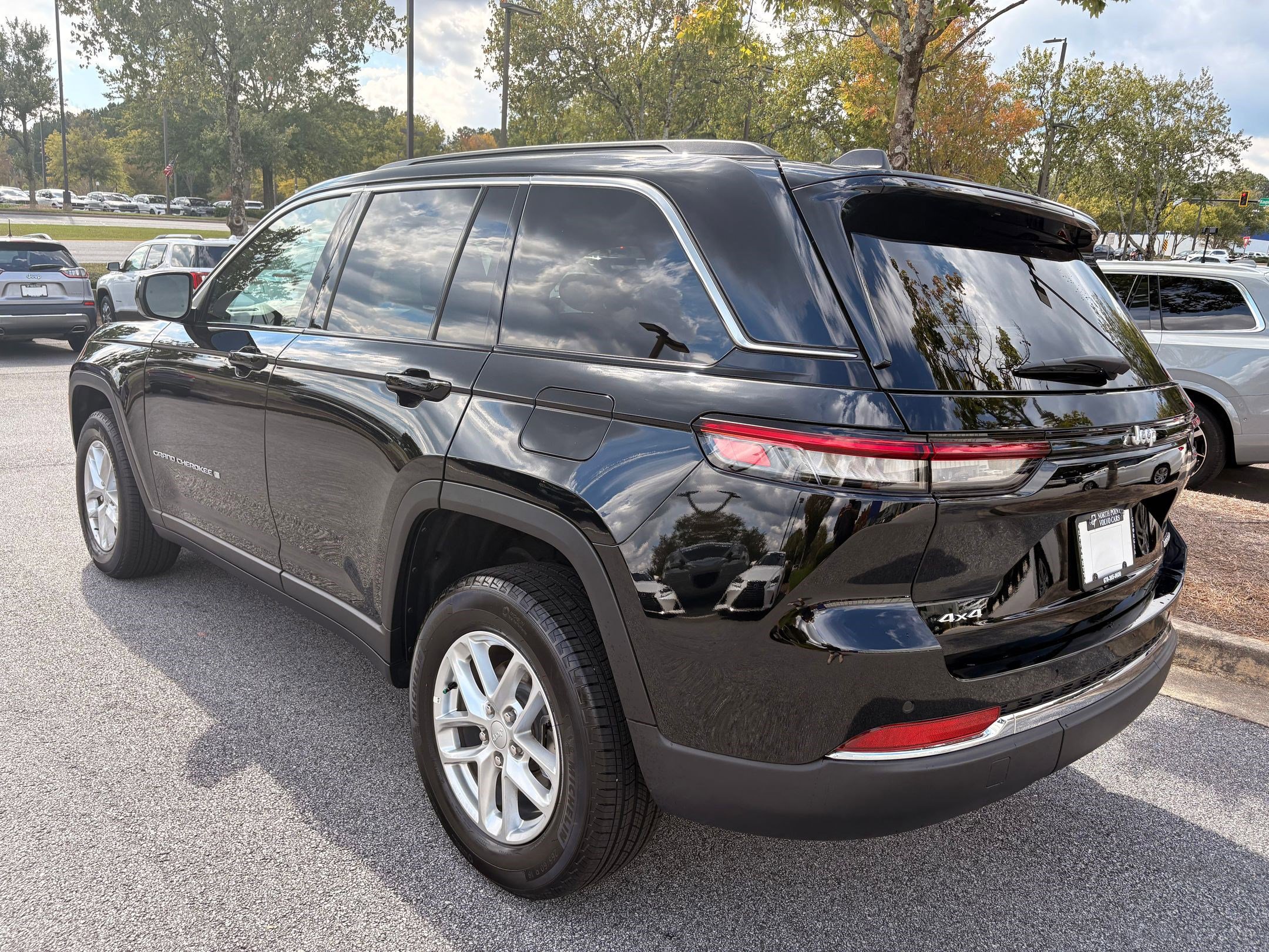 2025 Jeep Grand Cherokee Laredo photo 3