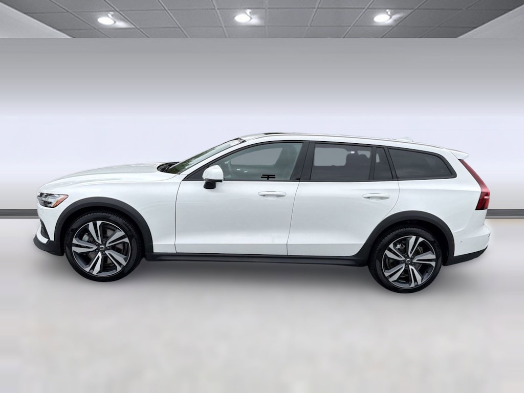 Used 2025 Volvo V60 Cross Country Plus Wagon