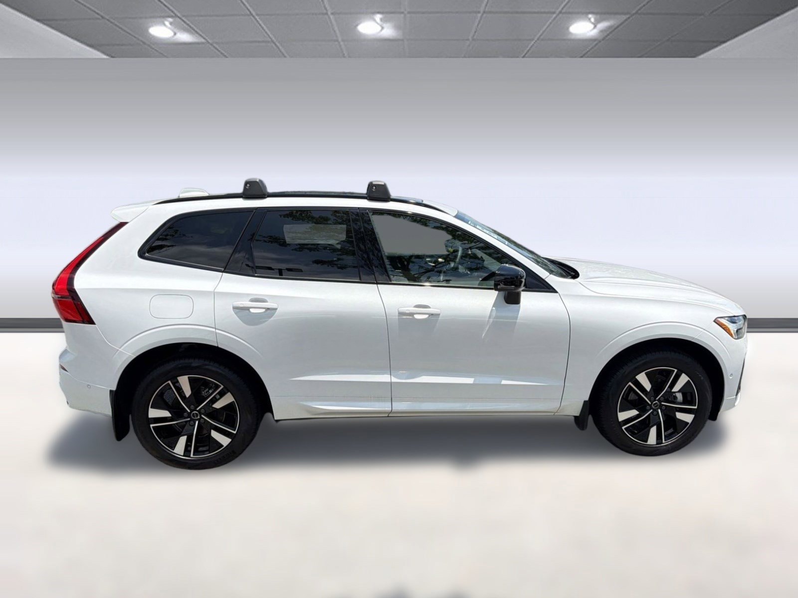 2026 Volvo XC60 Plus - Photo 8