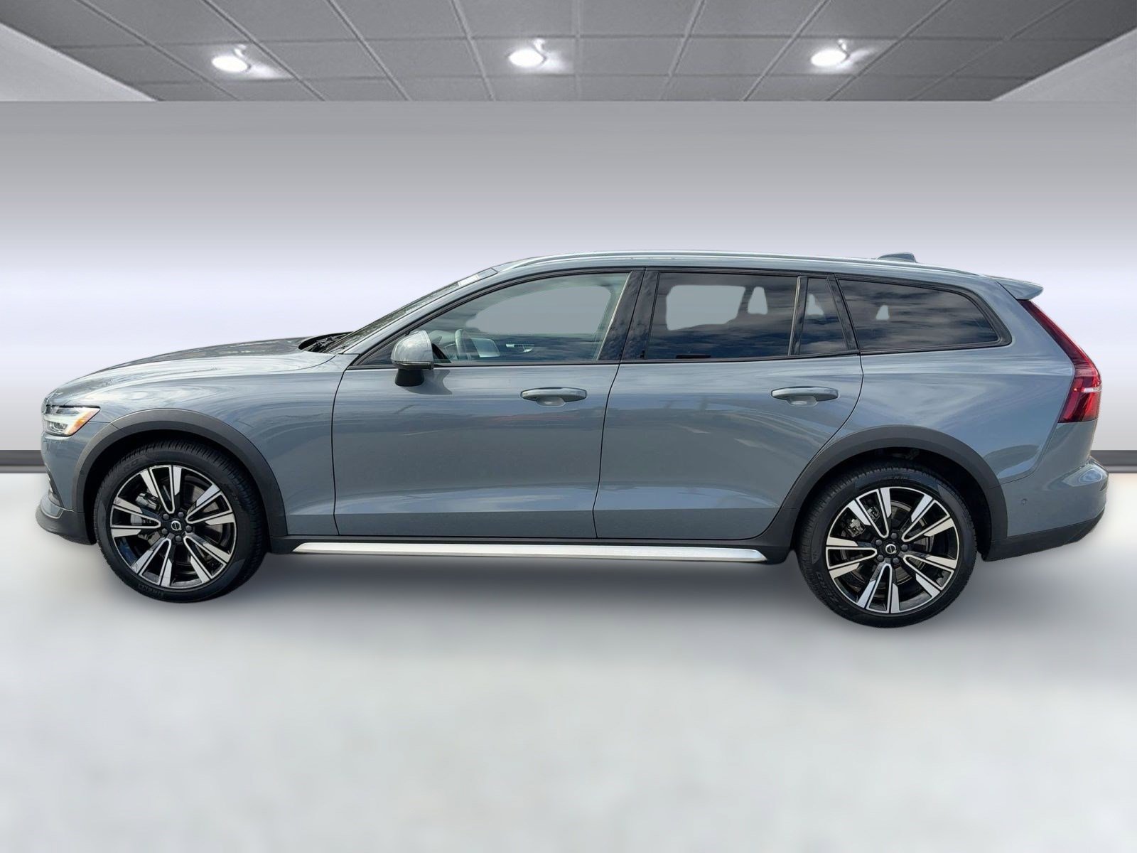 2023 Volvo V60 Cross Country B5 AWD Ultimate photo 2