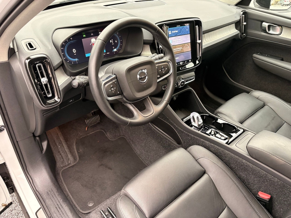 Certified 2025 Volvo XC40 B5 Plus B5 AWD Plus Dark Theme