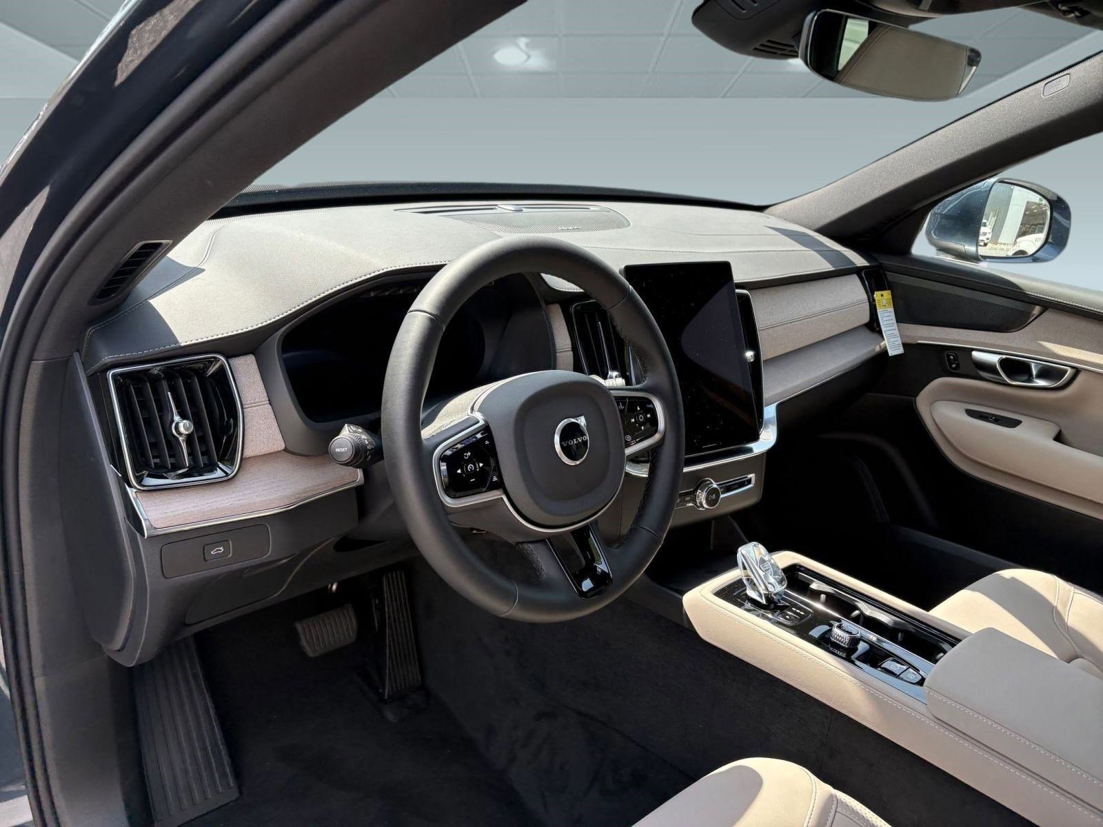 2026 Volvo XC90 Plus photo 4
