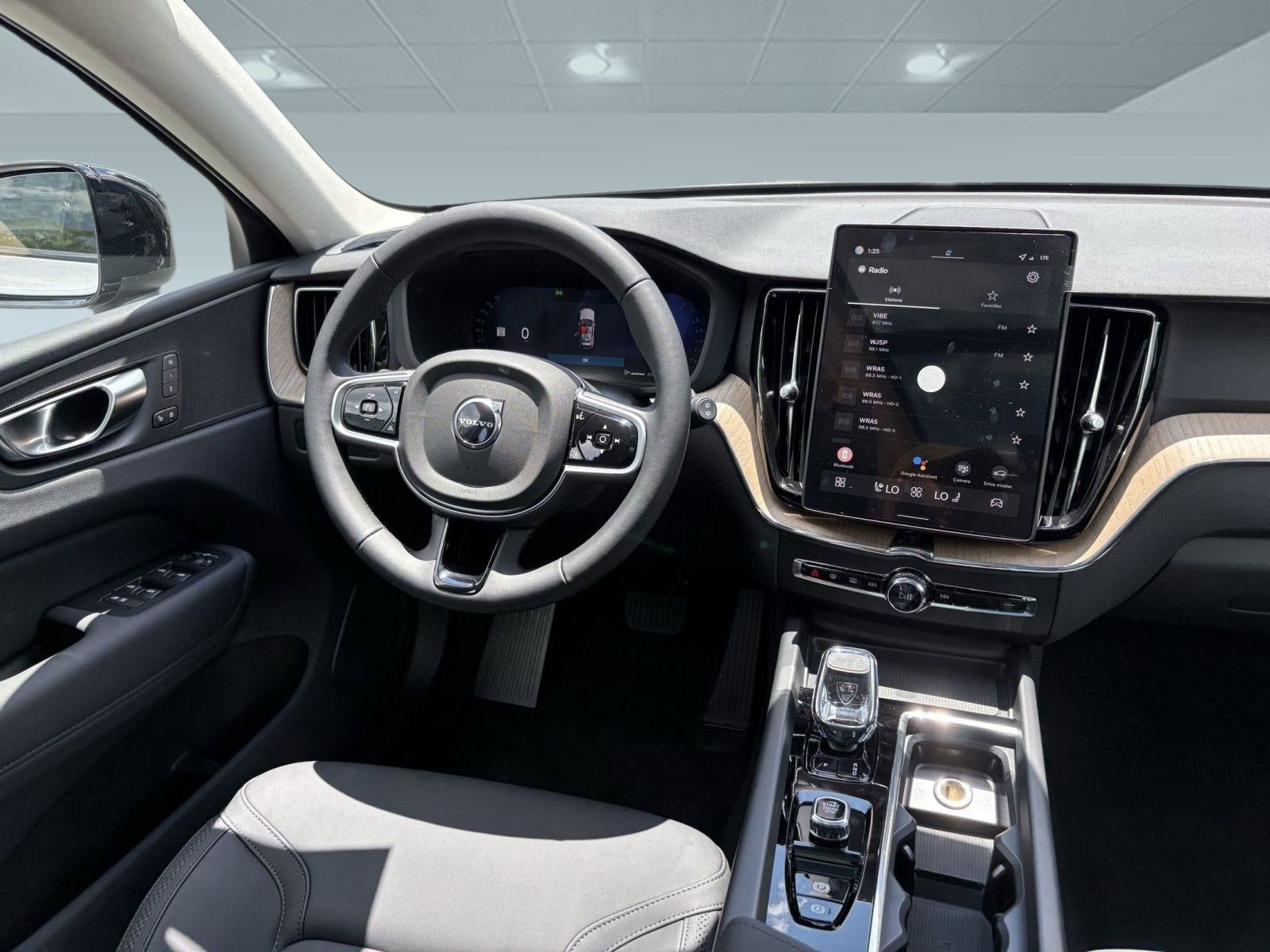 2026 Volvo XC60 B5 Plus photo 3