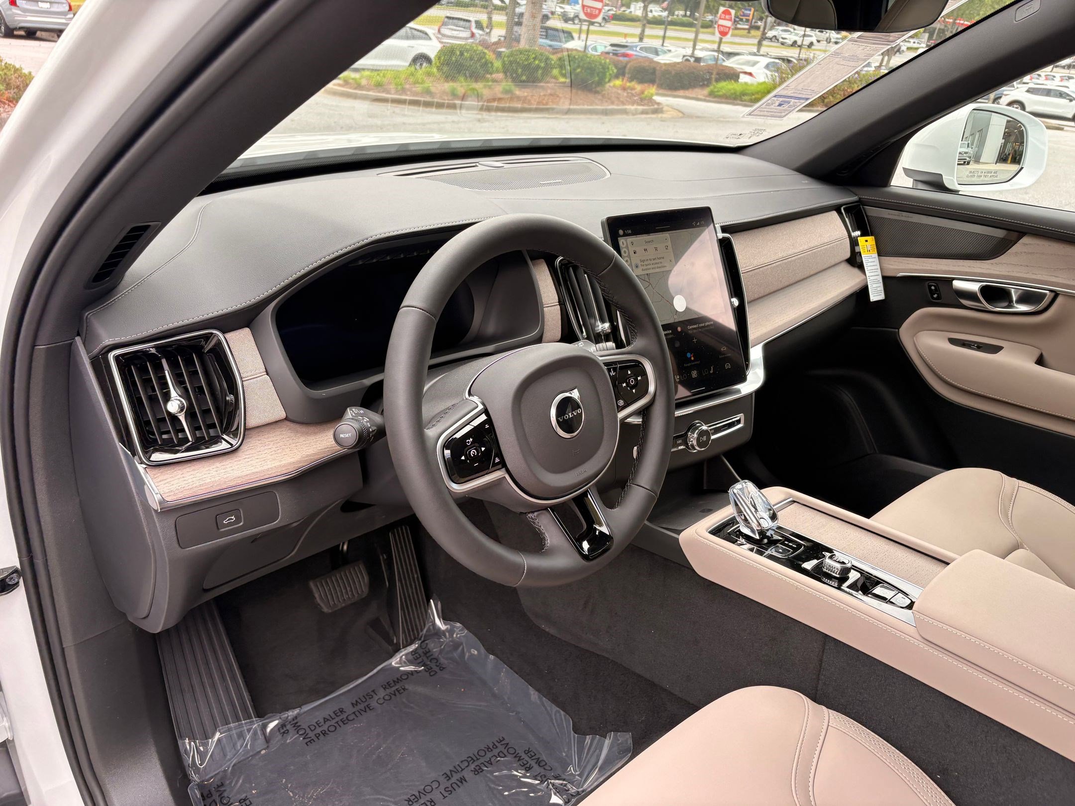 2026 Volvo XC90 Plus photo 3