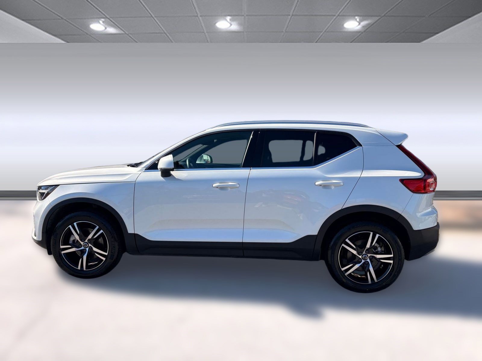 2025 Volvo XC40 AWD Core photo 2