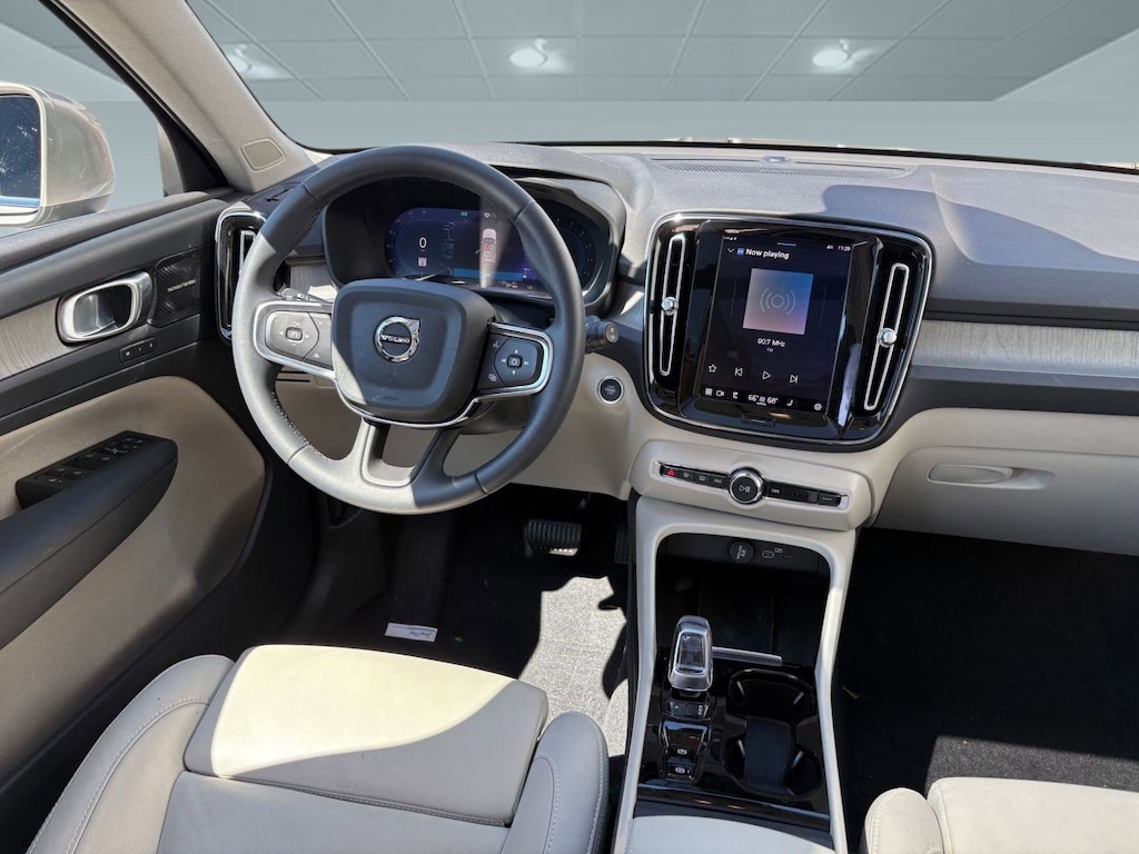 Certified 2024 Volvo XC40 Plus Bright Theme B5 AWD Plus Bright Theme