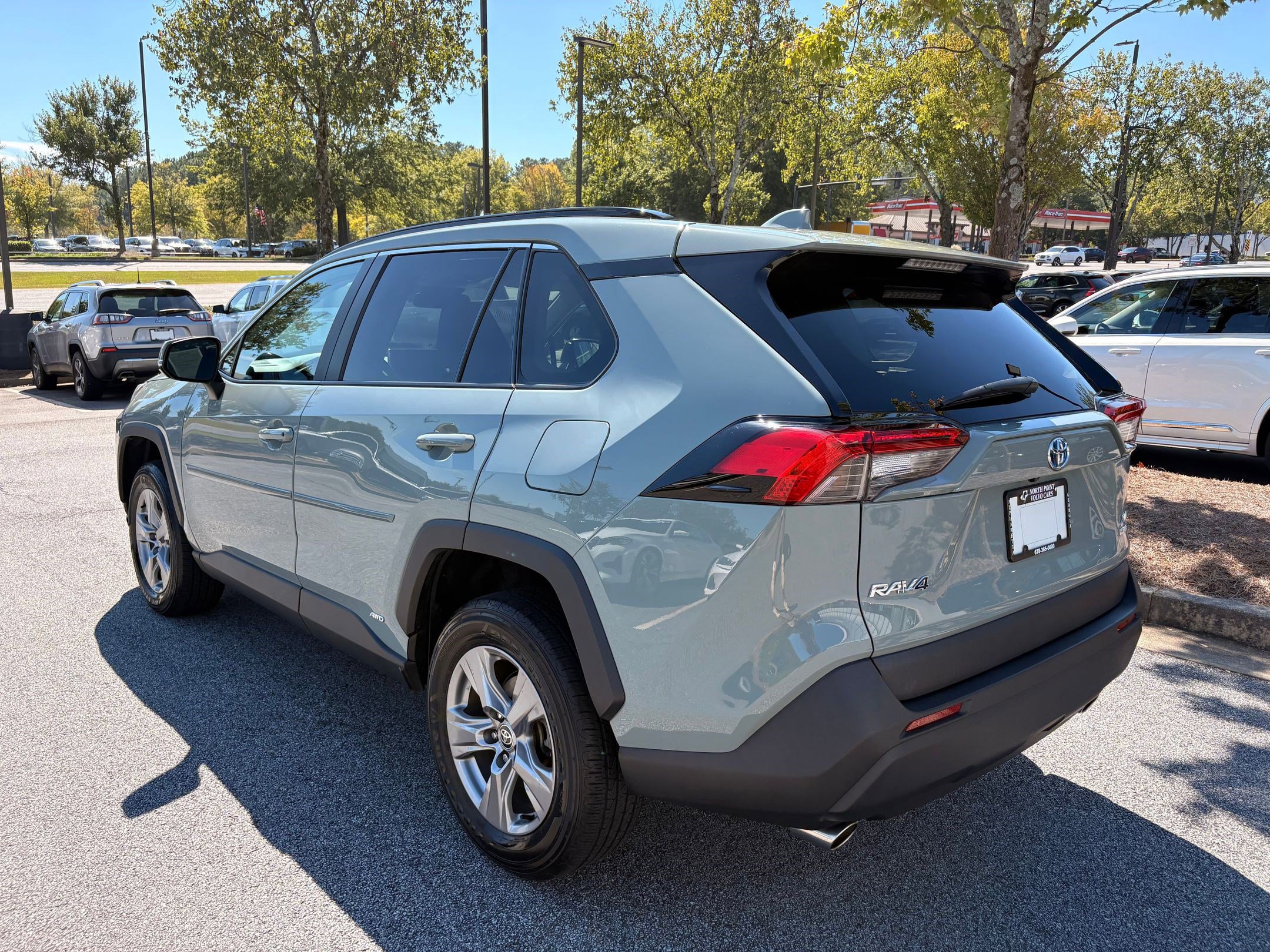 2023 Toyota RAV4 Hybrid XLE photo 3