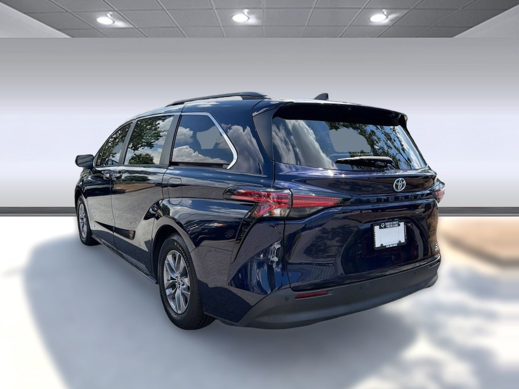 Used 2021 Toyota Sienna XLE Van