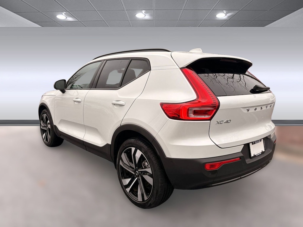 Certified 2025 Volvo XC40 B5 Plus B5 AWD Plus Dark Theme